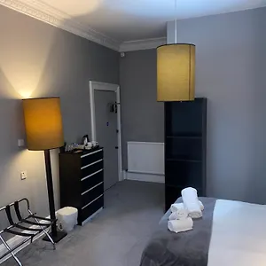  Hotel Ellwyn House